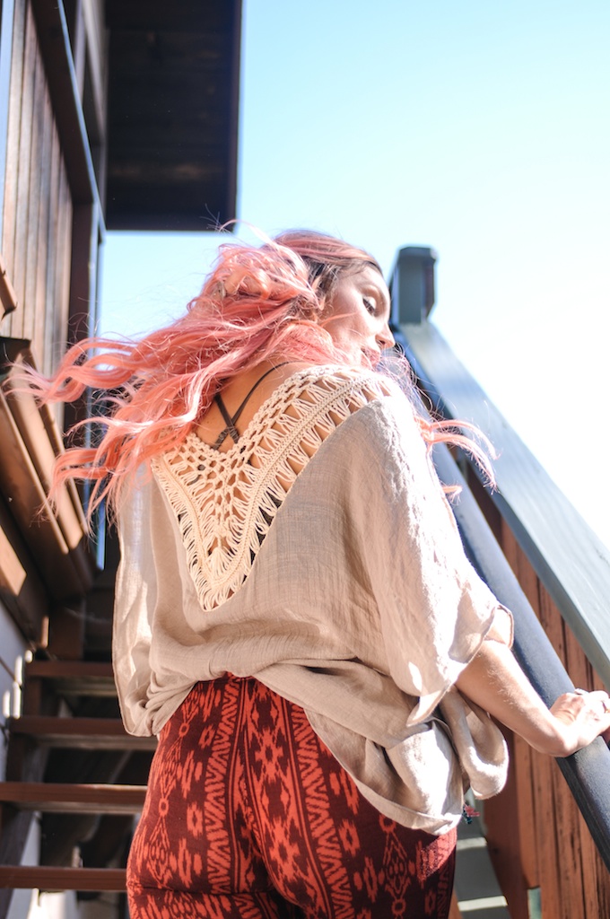 femmebot-clothing-crochet-poncho-bohemian-fashion-blogger-overtone-hair-color-kaftan-big-bear 12