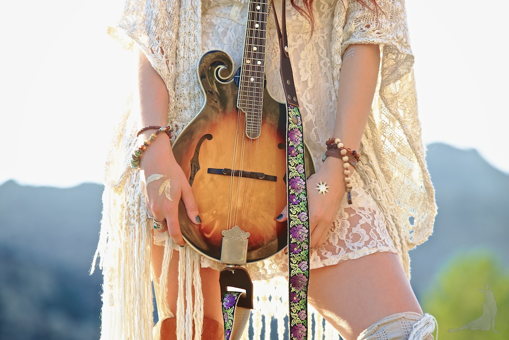 feedback-straps-mandolin-vintage-guitar-epiphone-boho-bunnie-uoonyou-knit-kimono-johnny-loves-june DSC_1380