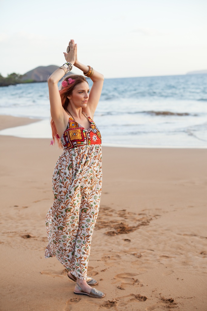 the-avarca-store-pachamama-bohemian-maui-beach-fashion-blogger-boho-bunnie-mibo-gold-leather-slingback-sandal-sun-dress 30